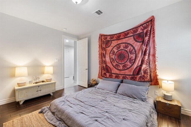 Building Photo - 2712 Sherwin St