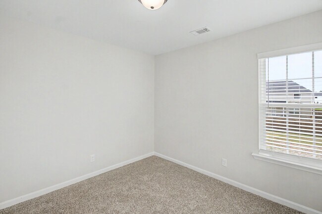 Building Photo - 319 Herty Ln