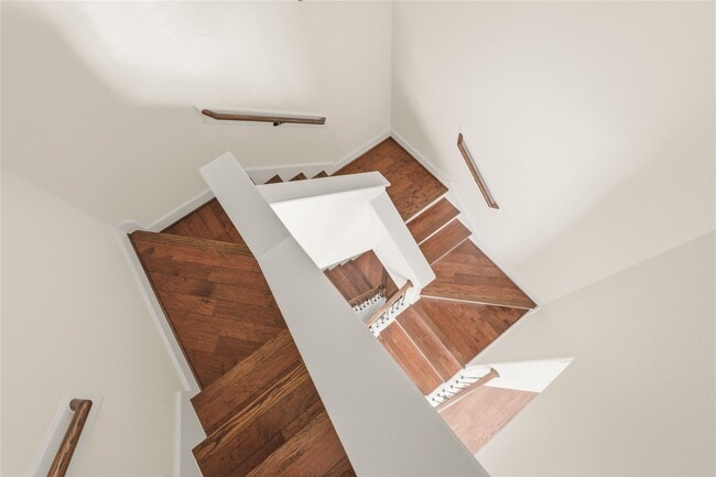 Building Photo - 836 Garden Oaks Terrace