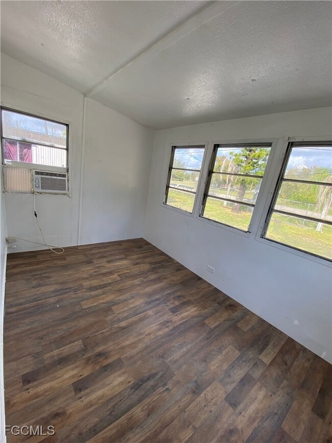 Building Photo - 4900 Tice St