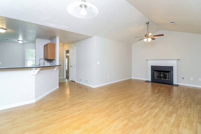 Building Photo - 2669 Lake Park Bend