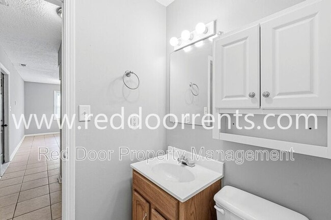 Building Photo - 517 Gibbs St