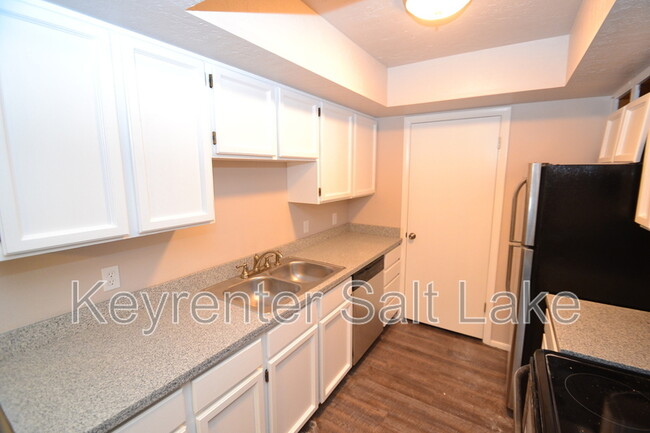 Building Photo - 1462 E Foxboro Dr