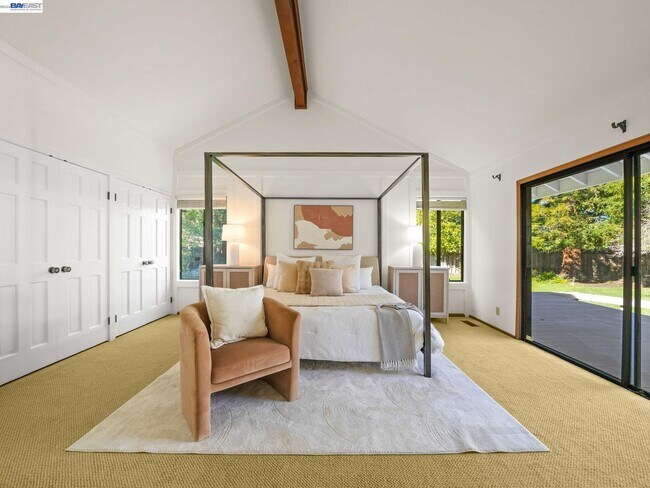 Building Photo - 261 St Paul Dr