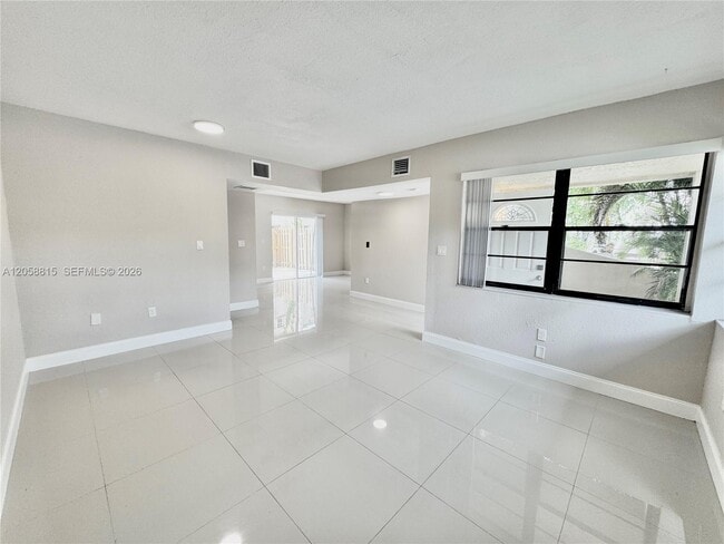 Building Photo - 3840 SW 52nd Ave