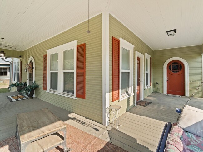 Building Photo - Available Now! Charming, Updated 3-Bedroom...