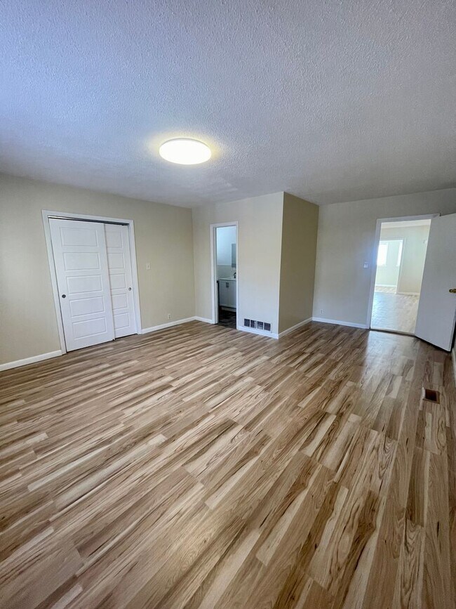 Building Photo - Swope - 407-409