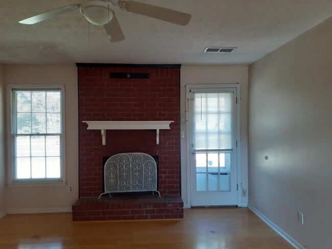 Building Photo - 634 S Jeff Davis Dr