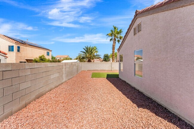 Building Photo - Modern Designer Remodel with Stylish Finishes & Spacious Outdoor Living!