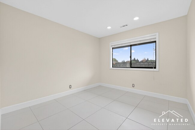 Building Photo - 458 Las Casitas Ct