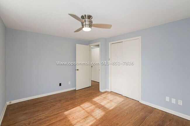 Building Photo - Ready for immediate move-in!