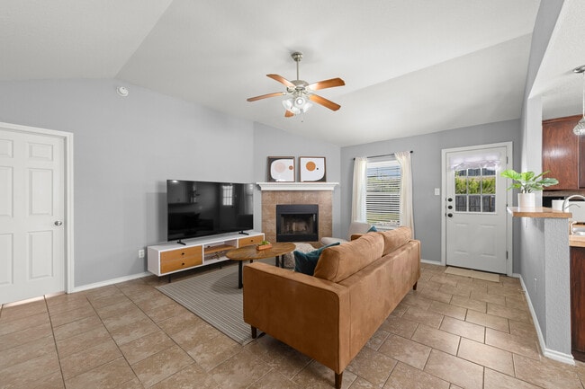 Building Photo - Cline