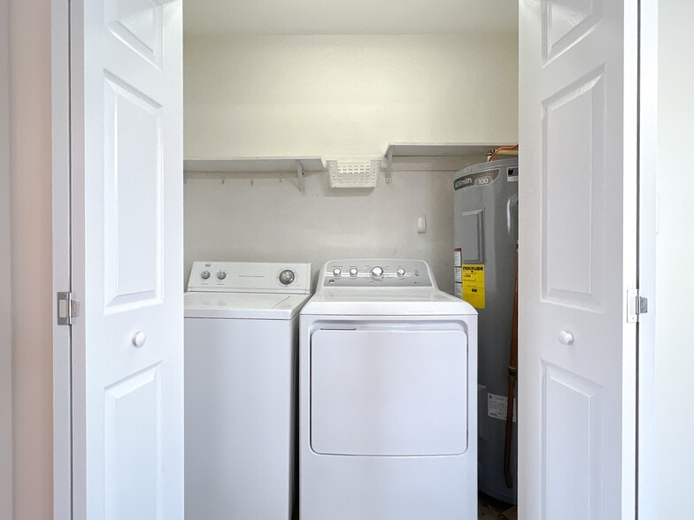 Washer and Dryer left by previous tenants. Not landlord's responsibility but new tenant can use them - 1451 N Delphine Ave