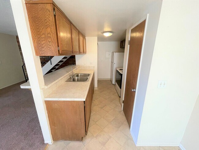 Building Photo - Centrally Located McKeon Condo