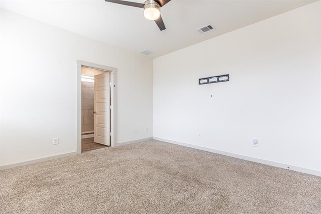 Building Photo - 305 Fairfax Ave