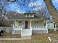 Building Photo - Charming 3-Bedroom, 1-Bathroom Craftsman B...