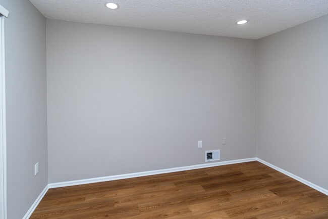 Building Photo - 69 Fisher Dr