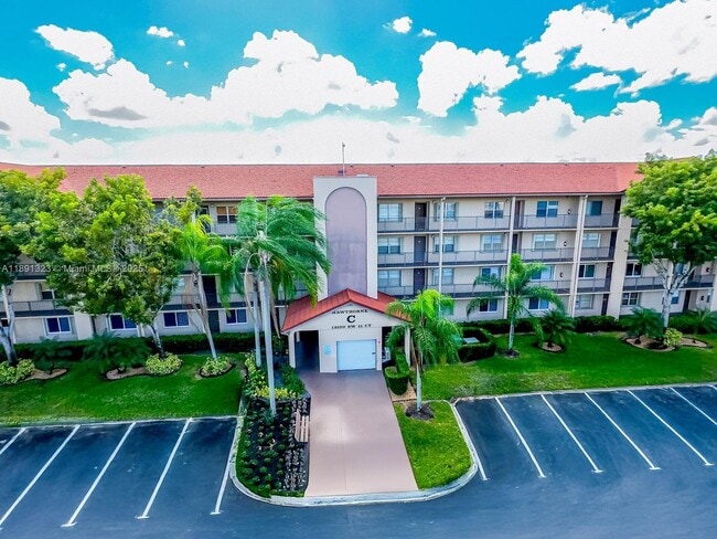 Building Photo - 13100 SW 11th Ct