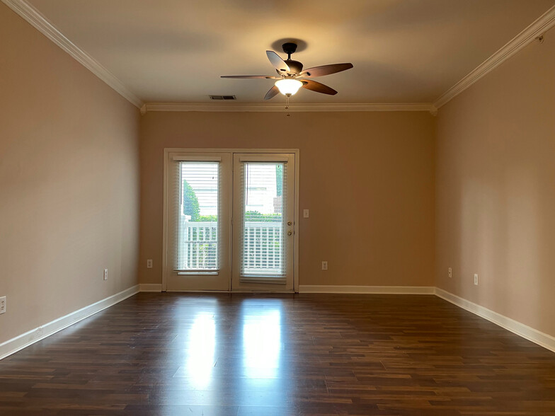Building Photo - Room in Condo on Hill Point Ct