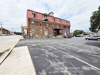 Building Photo - 209 Locust St