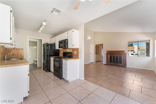 Building Photo - 5453 Requa Ave