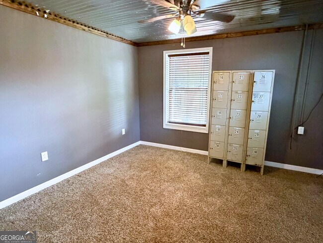 Building Photo - 292 Alexanders Ct