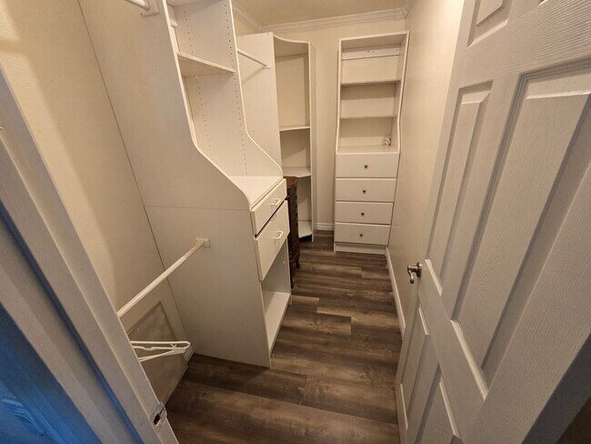 Building Photo - 2561 Gonzaga Ln