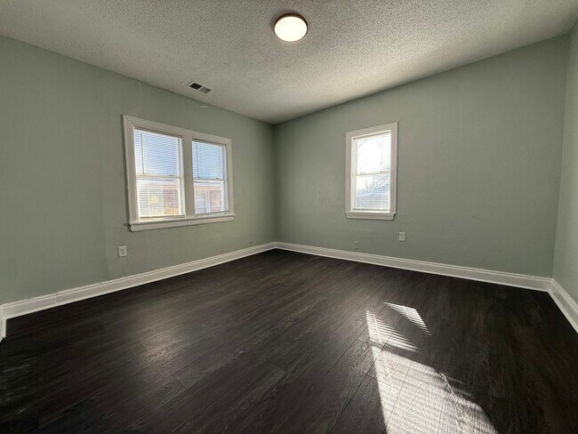 Building Photo - 61 S Pkwy E