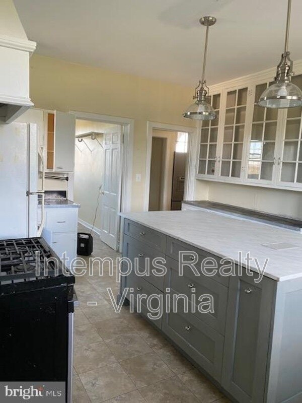 Building Photo - 7296 Fenton Farm Ln