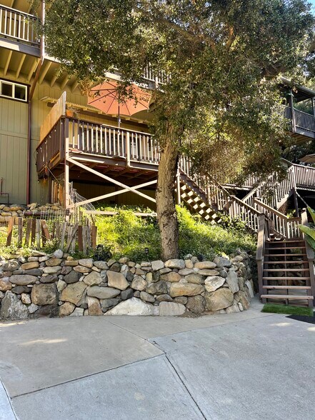 Building Photo - 754 Old Topanga Canyon Rd