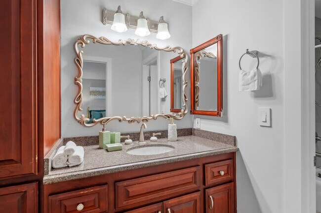 Building Photo - 9737 Benavente Pl