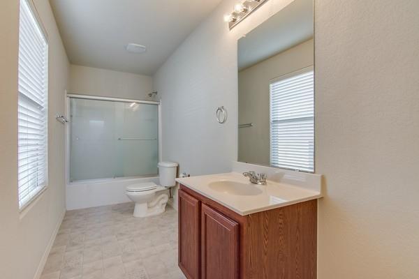 Building Photo - 621 Woodpecker Ln