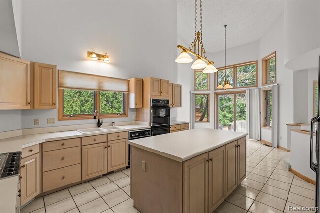 Building Photo - 6739 Arlington Dr