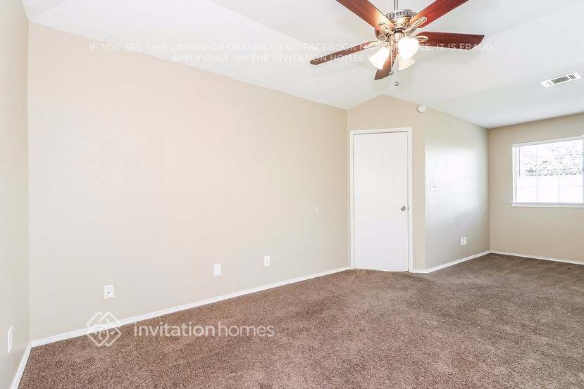 Building Photo - 4136 Hathaway Dr