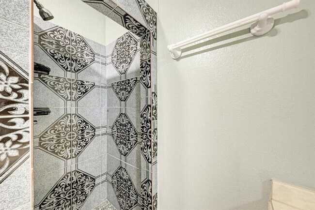 Building Photo - 4701 Bandera Rd