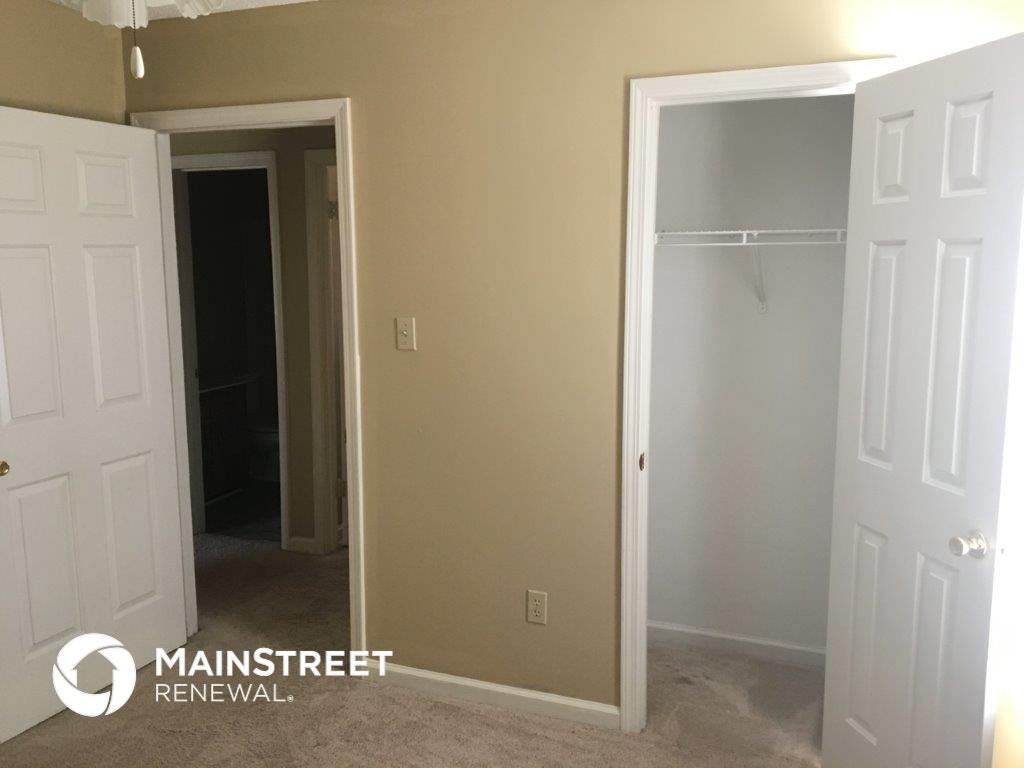 Building Photo - 8538 Highland Glen Cir N