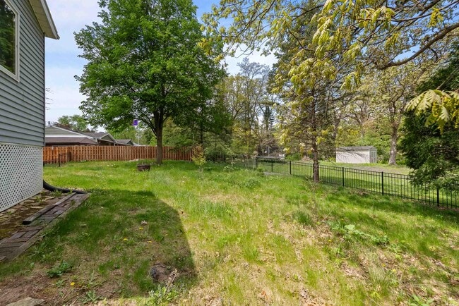 Building Photo - 438 Sylvan Dr