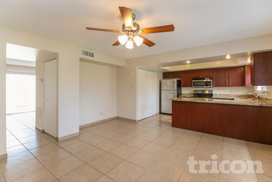 Building Photo - 5025 S Mill Ave