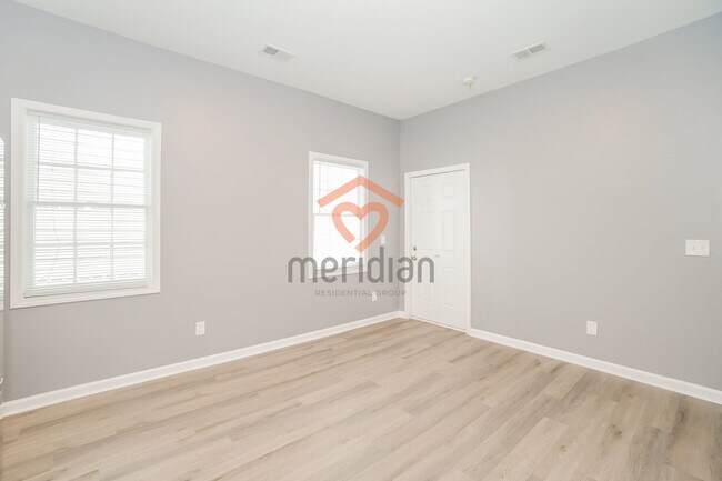 Building Photo - 4 bed / 4 bath ~ Move-in Today!
