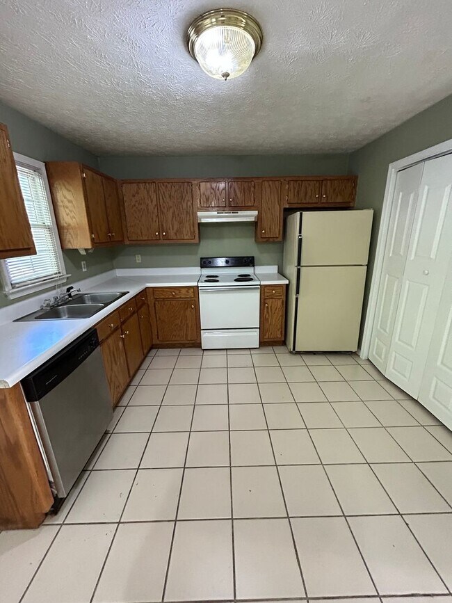 Building Photo - 2692 Callier Springs Rd SE