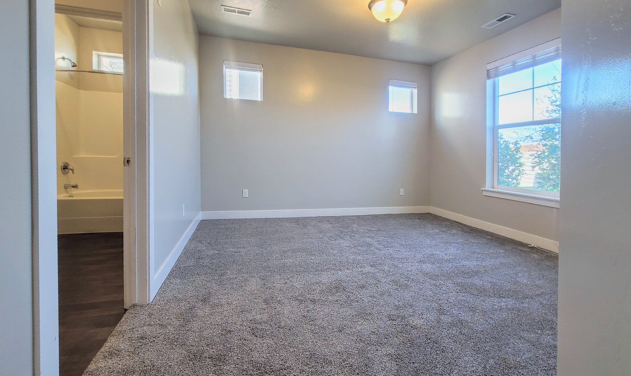 Master suite - This room is currently occupied - 74 Silver Springs Drive