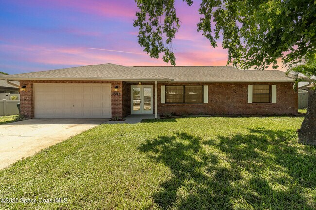 Primary Photo - 841 Raintree Ave