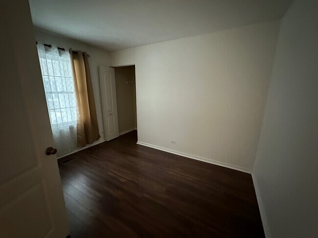 Building Photo - 386 Waterford Ct