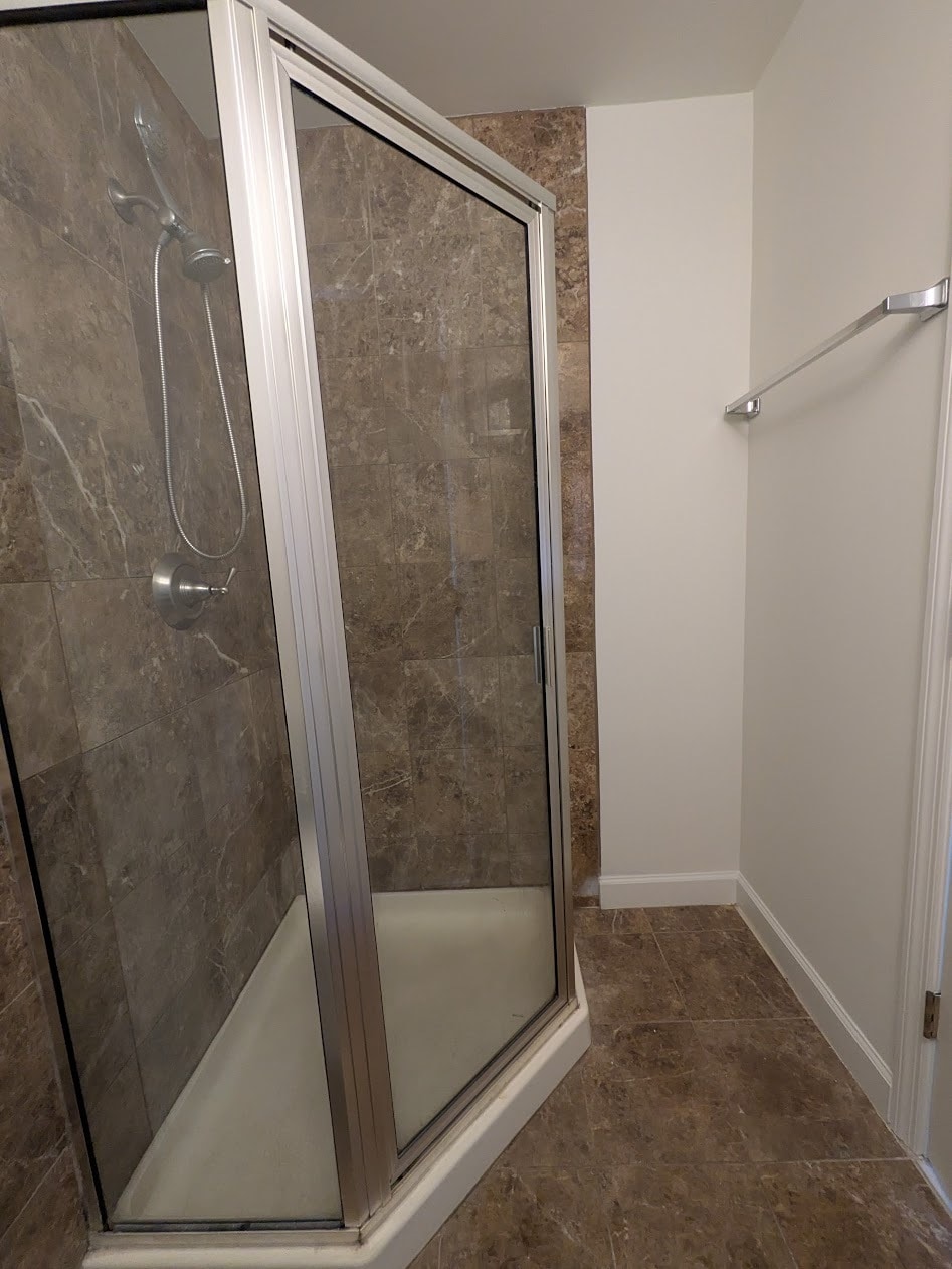 front bedroom ensuite bath - 2187 Spring Walk Ct