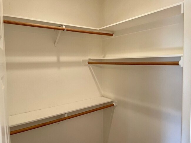 Building Photo - Newer 5 Bedroom House Close to Cal Poly