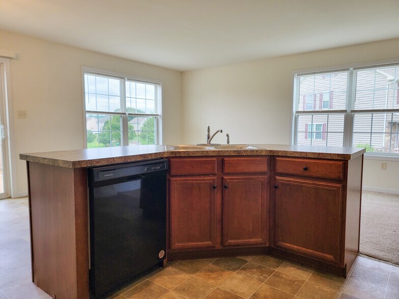 Building Photo - 202 Mount Olive Ln