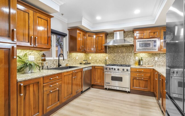 Building Photo - 1878 Greenfield Ave