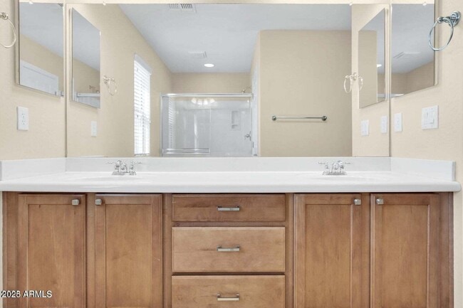 Building Photo - 3639 W Thalia Ct