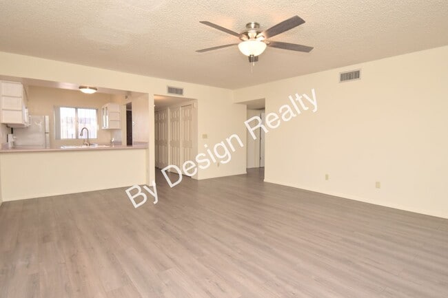 Building Photo - Pantano Parkway Townhome - Steps from The Loop