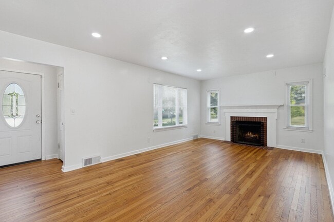 Building Photo - 504 Roland Ave
